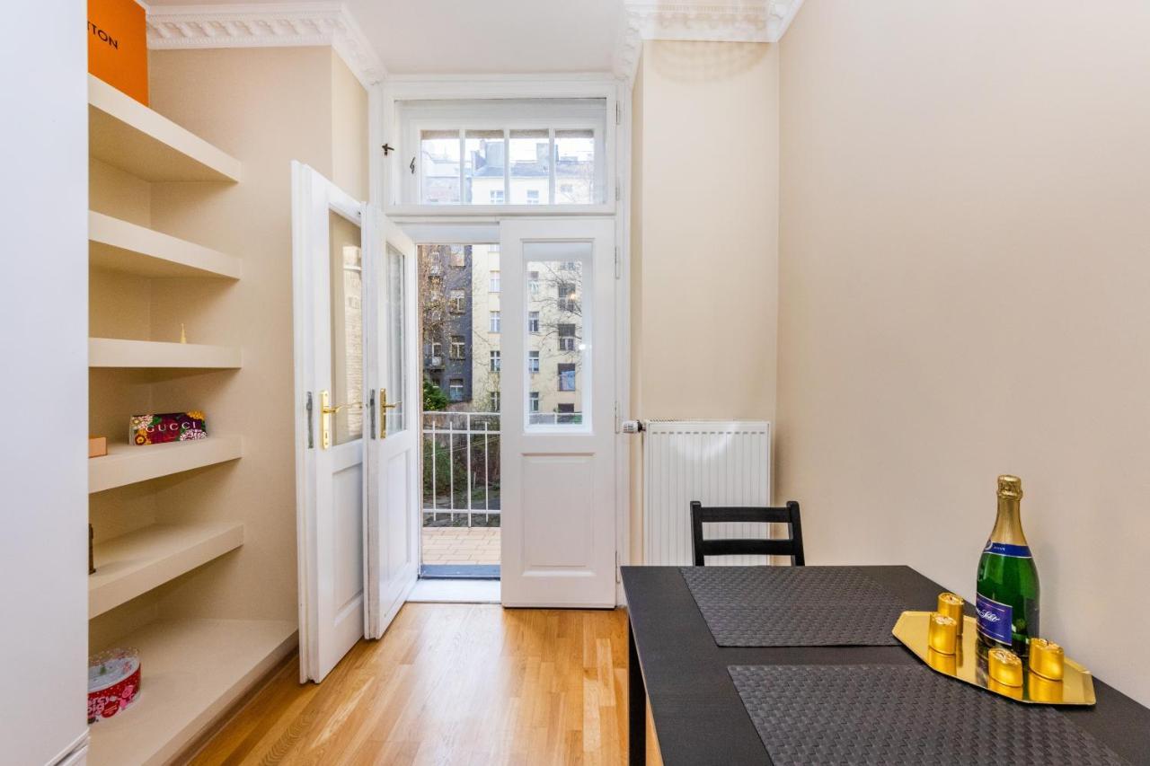 Prostorny Tripokojovy Apartman U Nabrezi Vltavy Apartman Prága Kültér fotó