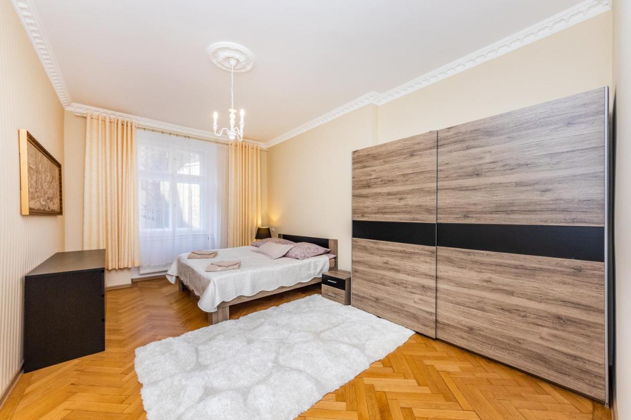 Prostorny Tripokojovy Apartman U Nabrezi Vltavy Apartman Prága Kültér fotó