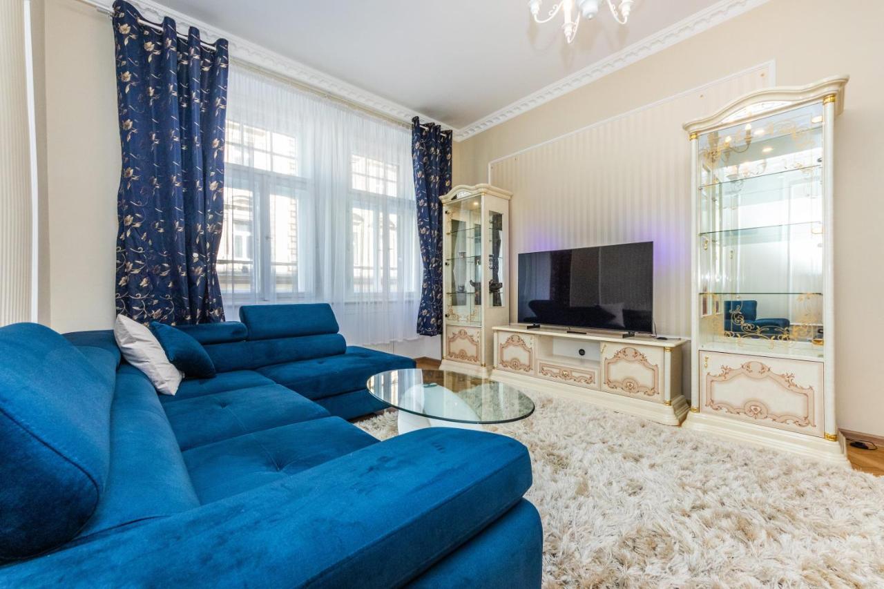 Prostorny Tripokojovy Apartman U Nabrezi Vltavy Apartman Prága Kültér fotó
