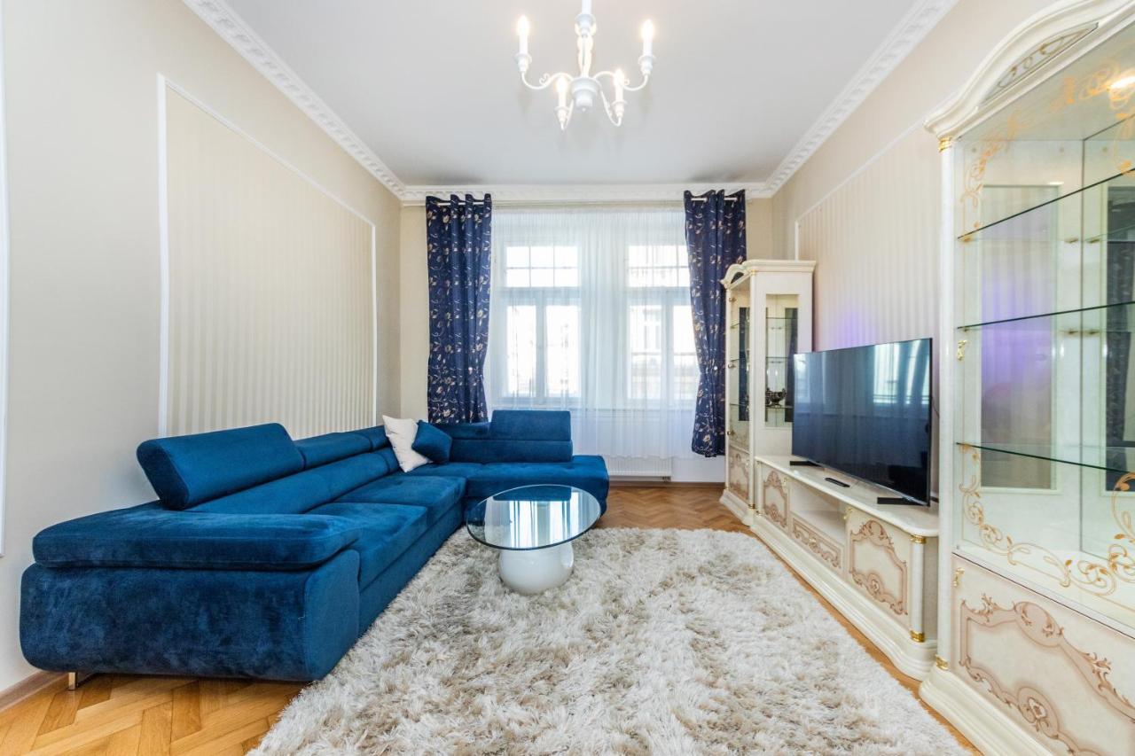 Prostorny Tripokojovy Apartman U Nabrezi Vltavy Apartman Prága Kültér fotó