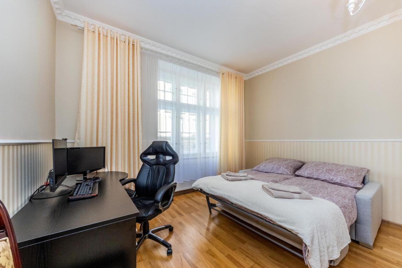 Prostorny Tripokojovy Apartman U Nabrezi Vltavy Apartman Prága Kültér fotó
