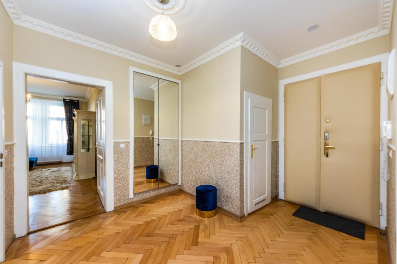 Prostorny Tripokojovy Apartman U Nabrezi Vltavy Apartman Prága Kültér fotó