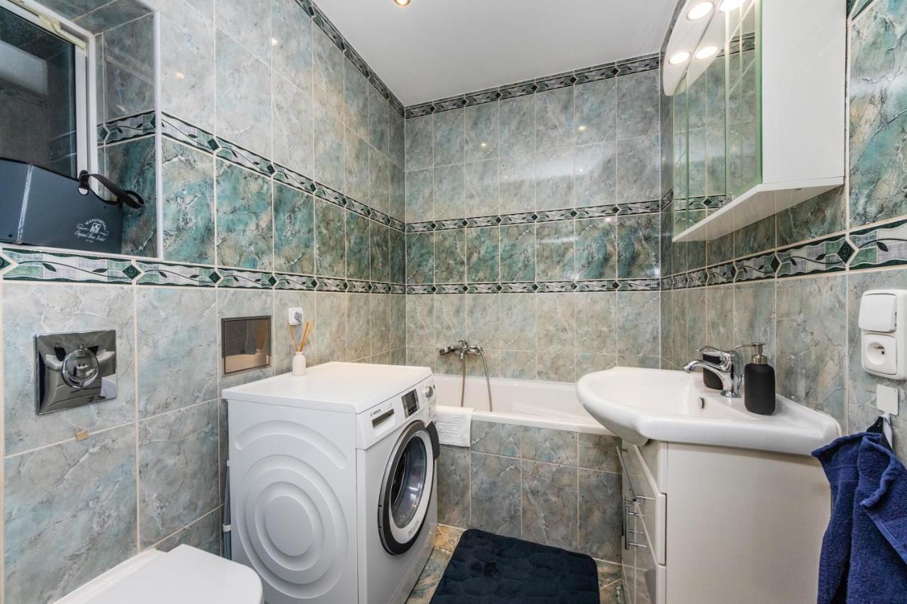 Prostorny Tripokojovy Apartman U Nabrezi Vltavy Apartman Prága Kültér fotó