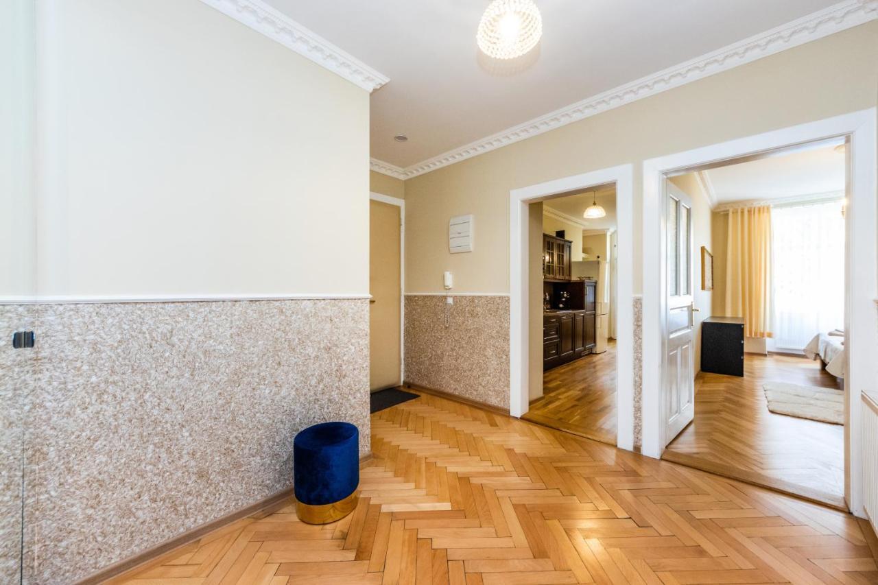 Prostorny Tripokojovy Apartman U Nabrezi Vltavy Apartman Prága Kültér fotó